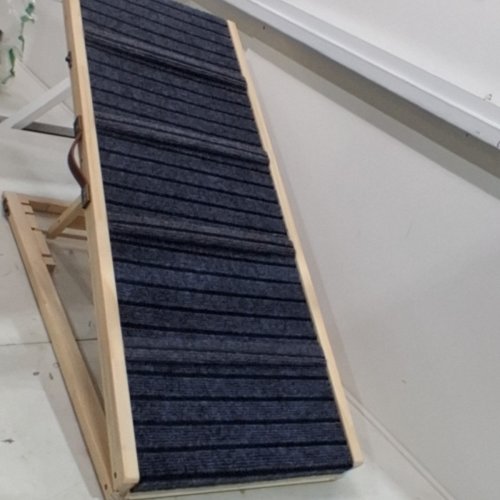 OAPETY ADJUSTABLE FOLDABLE DOG RAMP 12" - 24", 200LBS - GRAY AND NATURAL WOOD (MODEL: YS416011) image 3