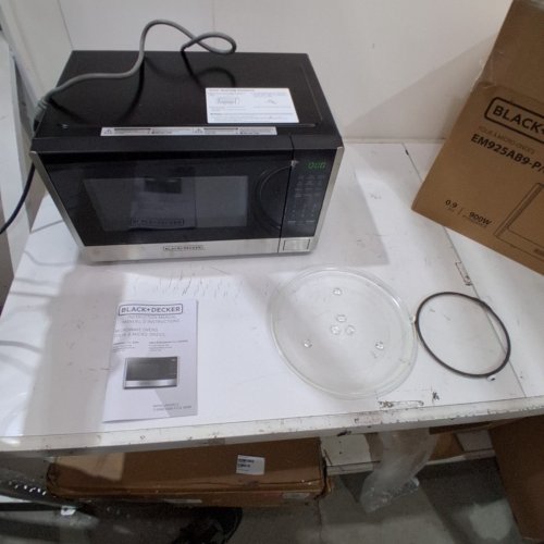 BLACK+DECKER STAINLESS STEEL MICROWAVE OVEN WITH CHILD SAFETY LOCK AND 6 AUTO COOK PRESETS - 900W - (MODEL: EM925AB9-P/CA) image 4