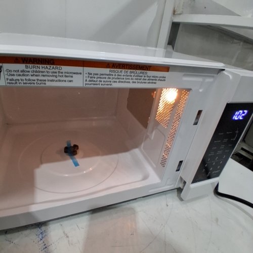 FRIGIDAIRE 900W POWERFUL COUNTERTOP MICROWAVE - 0.9 CU. FT. - WHITE (MODEL: EMW953-B-WHITE) image 3