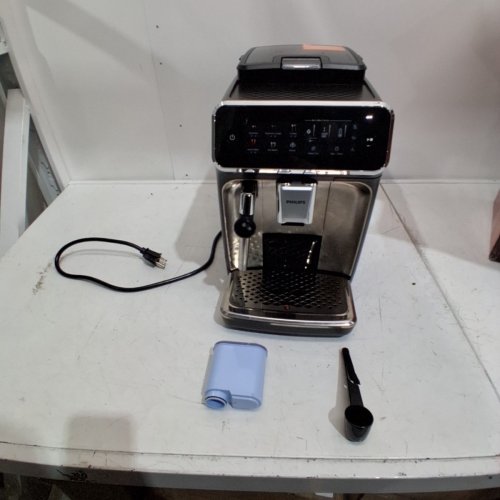 PHILIPS 3300 SERIES FULLY AUTOMATIC ESPRESSO MACHINE WITH BUILT-IN GRINDER & MILK FROTHER - BLACK CHROME (MODEL: EP3326/90) image 3