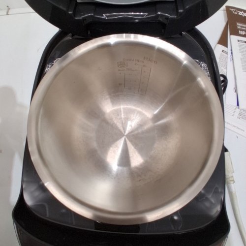 ZOJIRUSHI INDUCTION HEATING SYSTEM RICE COOKER AND WARMER -1.8 L; 10 CUPS - STAINLESS DARK GRAY - (NP-HCC18XH) image 4