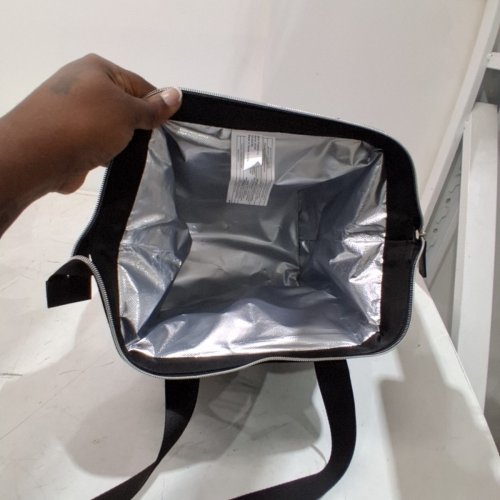 IGLOO LUXE COOLER/LUNCH BAG - 9 CANS MAX CAPACITY - BLACK/SILVER (MODEL: 2014223) image 3