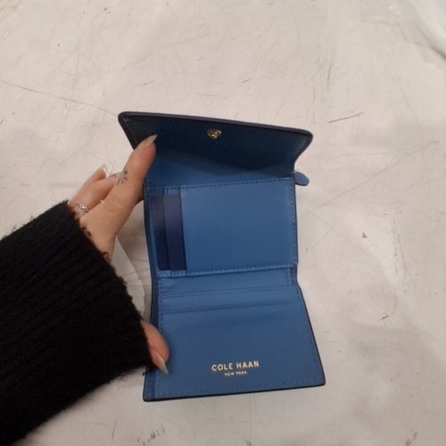 WOMAN'S COLE HAAN ESSENTIAL COMPACT WALLET - BLUE image 3