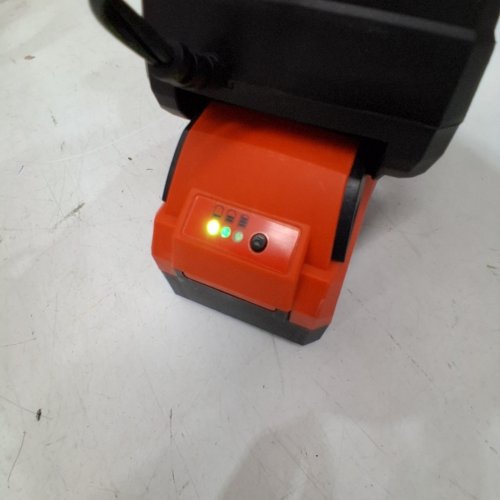 VOLTASK CORDLESS ELECTRIC SNOW SHOVEL WITH 1 BATTERY - 13" - 24V BLACK/ORANGE (MODEL: CSS001-130OR-CAVK) image 3