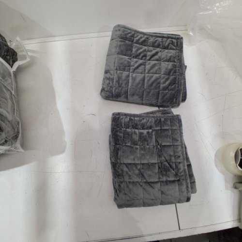 3PC COCOPLOCEUS ULTRA SOFT LUXURIOUS VELVET BEDSPREAD SET - OVERSIZED KING - GREY image 4