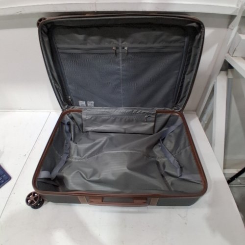 AMAZONBASICS VIENNA SPINNER LUGGAGE EXPANDABLE SUITCASE WITH WHEELS 26.7" - BLACK image 5