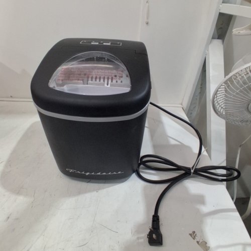 FRIGIDAIRE COMPACT COUNTERTOP ICE MAKER - MAKES 26LBS PER DAY - BLACK (MODEL: EFIC128-BLACK-6C0M) image 3