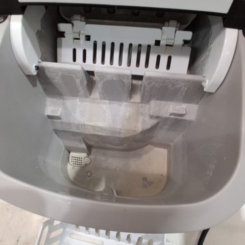 FRIGIDAIRE COMPACT COUNTERTOP ICE MAKER - MAKES 26LBS PER DAY - BLACK (MODEL: EFIC128-BLACK-6C0M) image 5