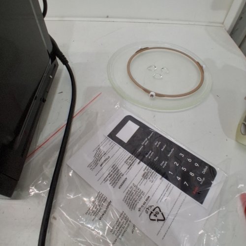 FRIGIDAIRE READYCOOK COUNTERTOP MICROWAVE OVEN - 0.7CU FT, 700W - BLACK (MODEL: EMW733-BLACK) image 4