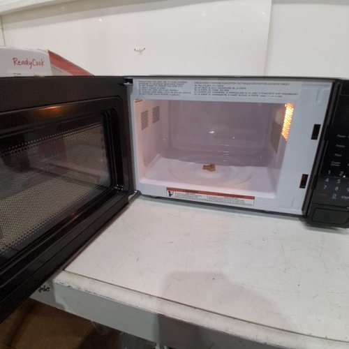 FRIGIDAIRE READYCOOK COUNTERTOP MICROWAVE OVEN - 0.7CU FT, 700W - BLACK (MODEL: EMW733-BLACK) image 5