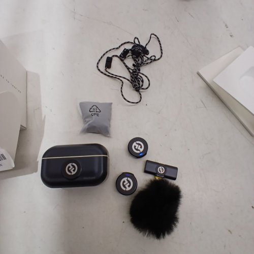 HOLLYLAND LARK M2 WIRELESS NOISE CANCELLING LAVALIER MICROPHONE FOR IPHONE, ANDROID, CAMERA & PC - 1000FT RANGE - 48KHZ, 24BIT - DARK GREY (MODEL: LARK-M2) image 3