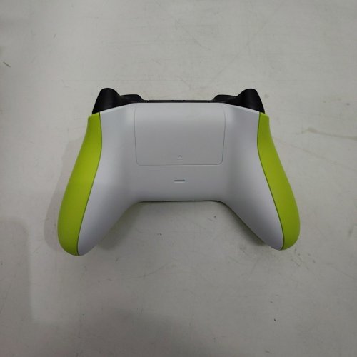 XBOX CORE WIRELESS GAMING CONTROLLER - XBOX SERIES X|S, XBOX ONE, WINDOWS PC, ANDROID, AND IOS - ELECTRIC VOLT (MODEL: 1914) image 3