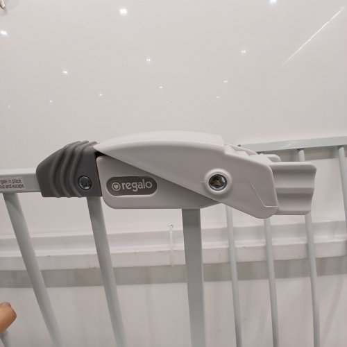 SAFETY 1ST EASY INSTALL TALL & WIDE WALK THRU GATE - 29"- 47" X 36" - WHITE (MODEL: GA106CWHOF1ZY) image 4