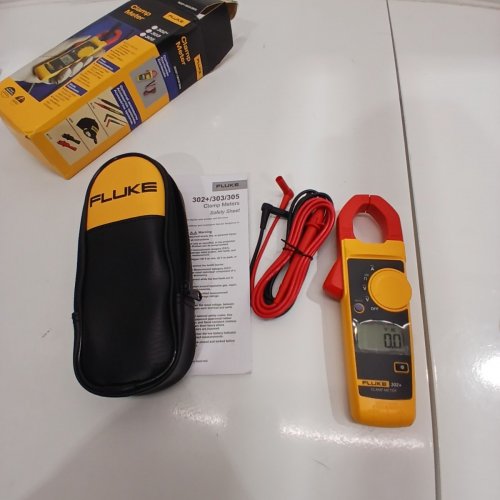 FLUKE 302+ CAT III DIGITAL CLAMP METER - BLACK/YELLOW/RED - (MODEL: 302+) image 2