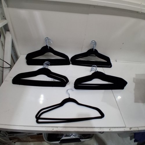42PK NON-SLIP VELVET ADULT SIZE HANGERS - 17.7" X 9.5" - BLACK image 2