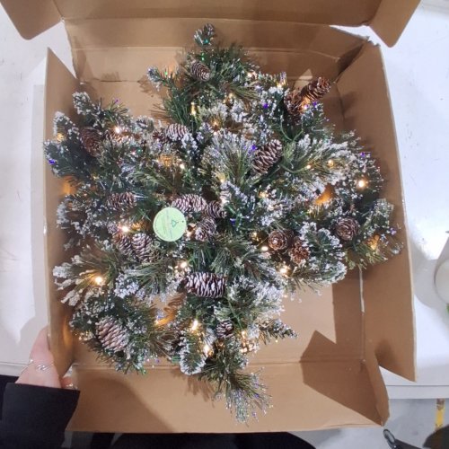 NATIONAL TREE LED PINE STAR WREATH - 32" X 32" - GREEN/GLITTER (MODEL: GB3-300-32S-B) image 2