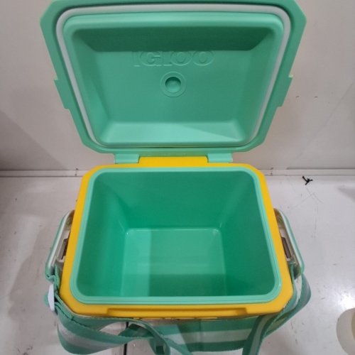 IGLOO TAG ALONG TOO TRAVEL COOLER WITH CARRY STRAP & LOCKING LID - 10 L (14 CAN) - YELLOW/SEAFOAM (MODEL: 00033232) image 3