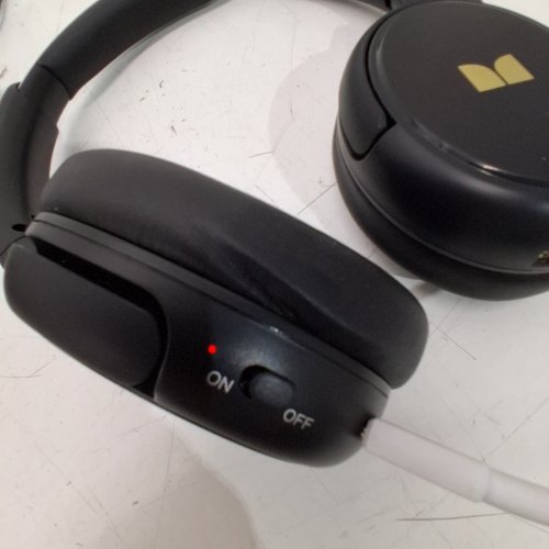 MONSTER TVLINK 300 WIRELESS HEADPHONES WITH TRANSMITTER CHARGING BASE - BLACK (MODEL: MH22258) image 2