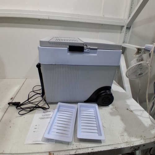 KOOLATRON WHEELED 12V ELECTRIC COOLER/WARMER, 31L - GREY image 4