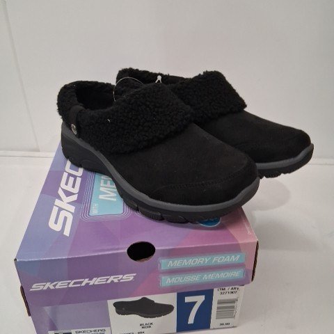 WOMEN'S SKETCHERS LINED CLOG - 7 - BLACK- (STYLE:3271007) image 2
