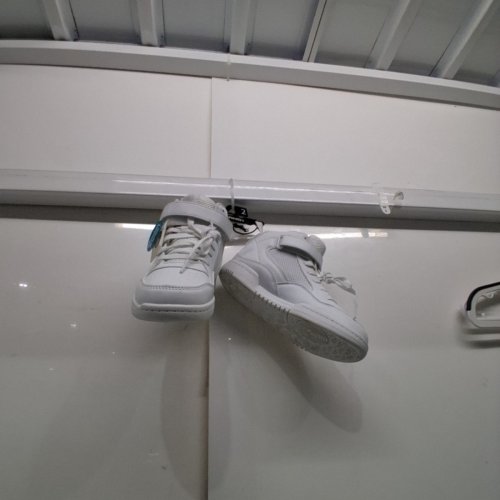 YOUTH AND1 HIGH TOP VELCRO AND LACE UP ATHLETIC SNEAKERS - SIZE 2 - WHITE image 3