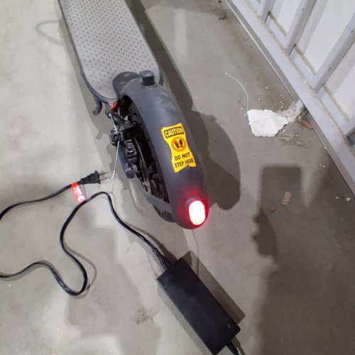 GYROCOPTERS ELECTRIC SCOOTER FOR ADULTS & TEENS WITH APP - 350W - 30KM RANGE - BLACK (MODEL: J30) image 6