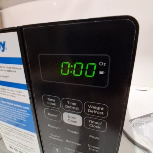 DANBY COUNTERTOP MICROWAVE - 0.7 CU.FT - 7000W - BLACK (MODEL: DBMW0721BBB) image 2