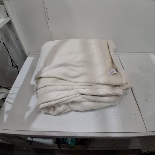 KIRKLAND SIGNATURE PLUSH BLANKET - QUEEN SIZE - WHITE (MODEL : 2043311) image 3