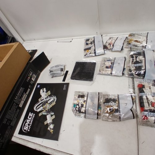 TUOMU INTERNATIONAL SPACE STATION BUILDING BLOCKS SET - 2221 PCS - MULTI-COLOR (MODEL: T5006) image 5