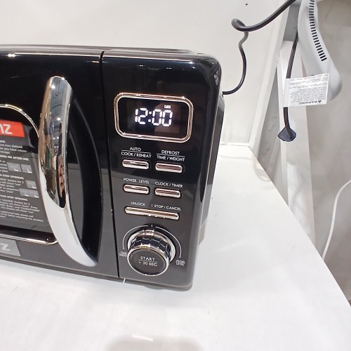 GALANZ RETRO STYLE COUNTERTOP MICROWAVE OVEN - 0.7CU.FT - BLACK (MODEL: GLCMKZ07BKR07) image 2