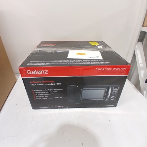 GALANZ RETRO STYLE COUNTERTOP MICROWAVE OVEN - 0.7CU.FT - BLACK (MODEL: GLCMKZ07BKR07) image 5