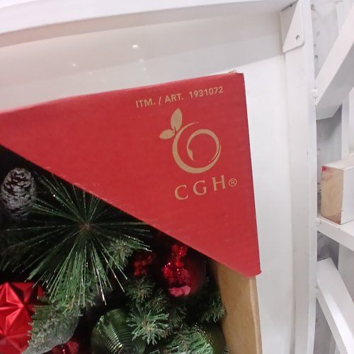 CGH DECORATIVE HOLIDAY WREATH WITH ORNAMENTS- 30'' - GREEN/RED (MODEL 1931072) 1 image 3