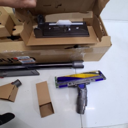 DYSON V15 DETECT CORDLESS MULTI-PURPOSE VACUUM CLEANER WITH ATTACHMENTS - GREY (MODEL: SV47) image 7