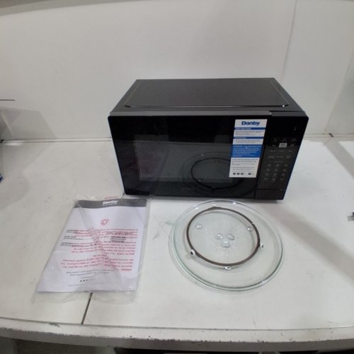 DANBY COUNTERTOP MICROWAVE- 0.9 CU. FT - 900W - BLACK (MODEL: DBMW0921BBB) image 3
