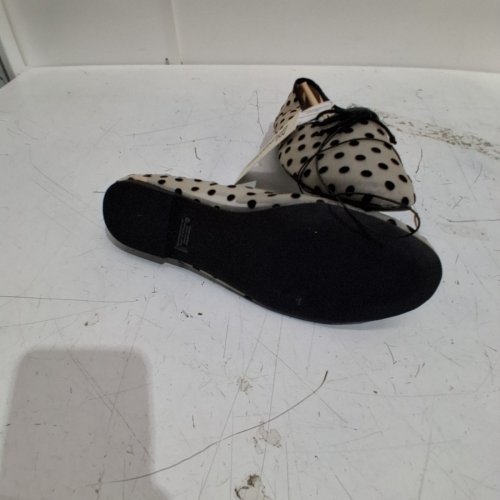 WOMEN'S NO BOUNDARIES MESH POLKA DOT FLAT SHOES - SIZE 8 - TAN / BLACK (STYLE : 50949284) image 3