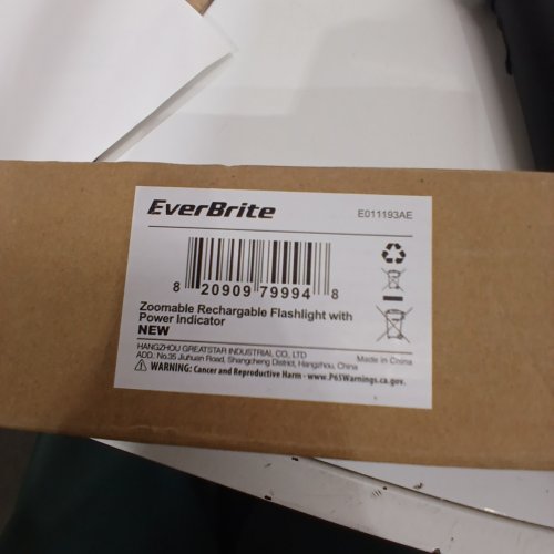 EVERBRITE ZOOMABLE RECHARGEABLE FLASHLIGHT WITH POWER INDICATOR - BLACK (ITEM: E011193AE) image 2