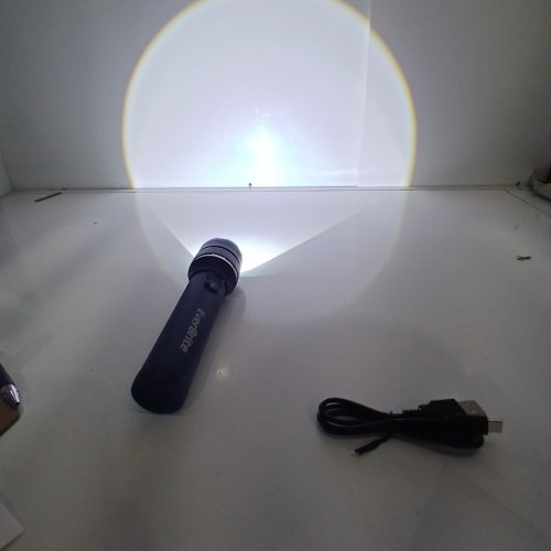 EVERBRITE ZOOMABLE RECHARGEABLE FLASHLIGHT WITH POWER INDICATOR - BLACK (ITEM: E011193AE) image 4