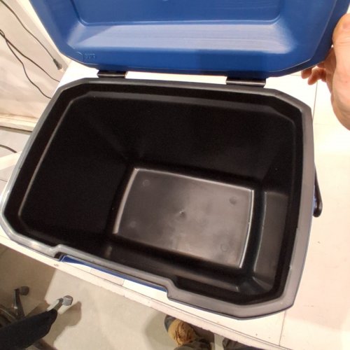 COLEMAN CHILLER PORTABLE COOLER WITH HANDLE - 28.3L (30GAL) - SAPPHIRE BLUE/BLACK (MODEL: 2226954) image 3