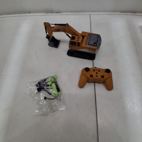 REMOTE CONTROL EXCAVATOR TOY - YELLOW image 3