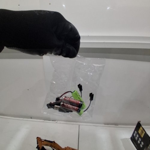 REMOTE CONTROL EXCAVATOR TOY - YELLOW image 4