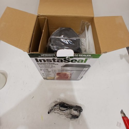 INSTASEAL FOOD VACUUM SEALER MACHINE AND A SET OF 12 PRE-CUT BAGS - 30W - SILVER/BLACK -(MODEL:6029) image 2