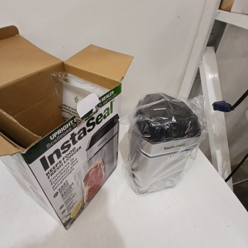 INSTASEAL FOOD VACUUM SEALER MACHINE AND A SET OF 12 PRE-CUT BAGS - 30W - SILVER/BLACK -(MODEL:6029) image 3
