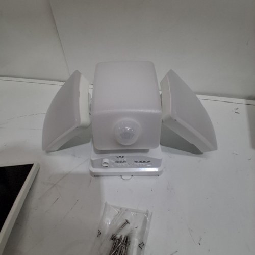 LUTEC SOLAR POWERED LED MOTION SENSOR LIGHT - 2500LM - WHITE (MODEL: 1806398) image 4