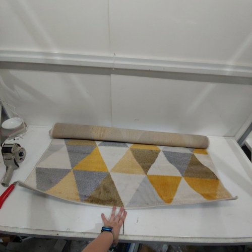 KOSHANI SPLASH COLLECTION TRIANGLE PATTERN AREA RUG - 3FT 9" X 5FT 6" - YELLOW (MODEL: 2900) image 4