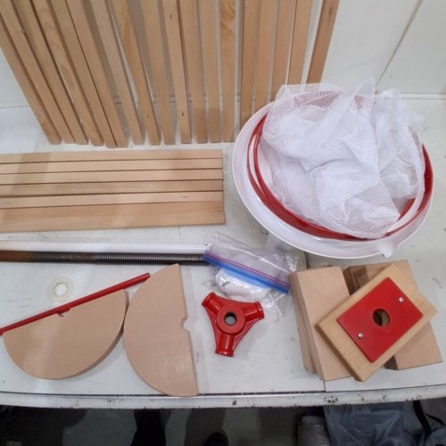 WOOD BASKET MANUAL FRUIT WINE JUICE PRESS - 7.9GAL - BROWN/RED (MODEL: FP30) image 3