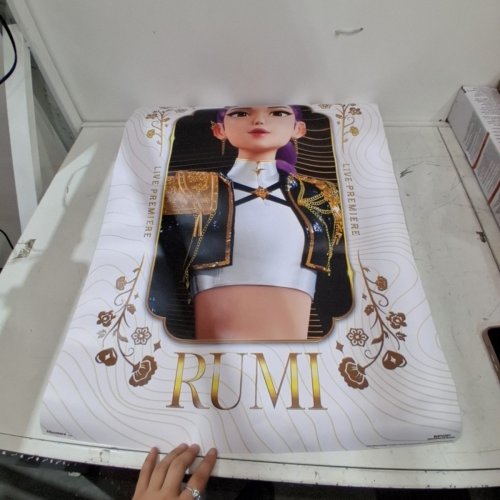 ALLPOSTERS NETFLIX KPOP DEMON HUNTERS (2025) - HUNTRIX RUMI GOLDEN WALL POSTER - 14.7" X 22.3" - (MODEL: 28108) image 2