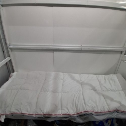 REGOŪG EXTRA THICK FITTED MATTRESS TOPPER - QUEEN - WHITE/RED/BLUE image 2