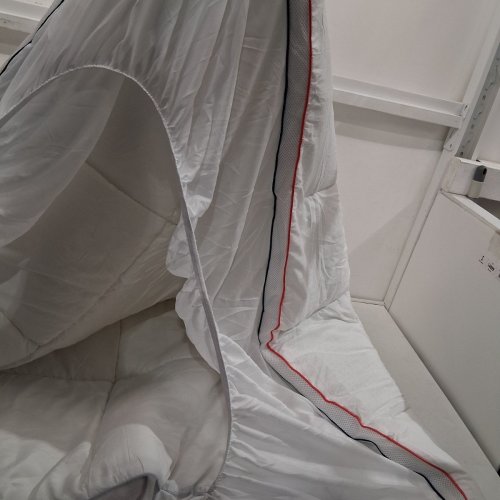 REGOŪG EXTRA THICK FITTED MATTRESS TOPPER - QUEEN - WHITE/RED/BLUE image 4