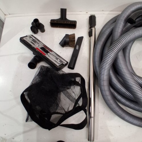 7PC OVO 35FT CENTRAL VACCUM TUBE AND DELUXE KIT W/ BRUSH HEAD ATTACHMENTS, BAG AND BRACKET. image 3