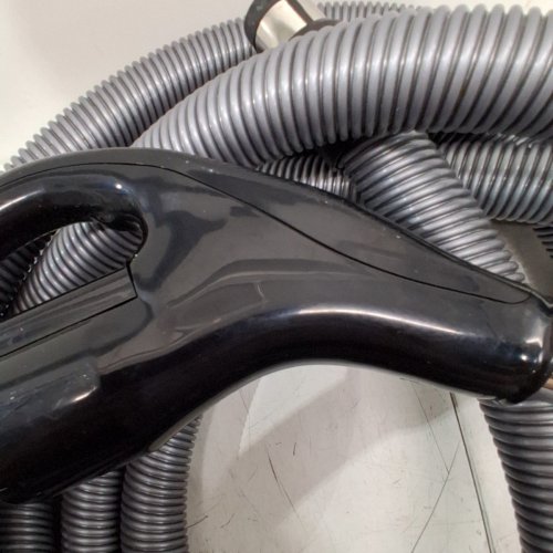 7PC OVO 35FT CENTRAL VACCUM TUBE AND DELUXE KIT W/ BRUSH HEAD ATTACHMENTS, BAG AND BRACKET. image 4